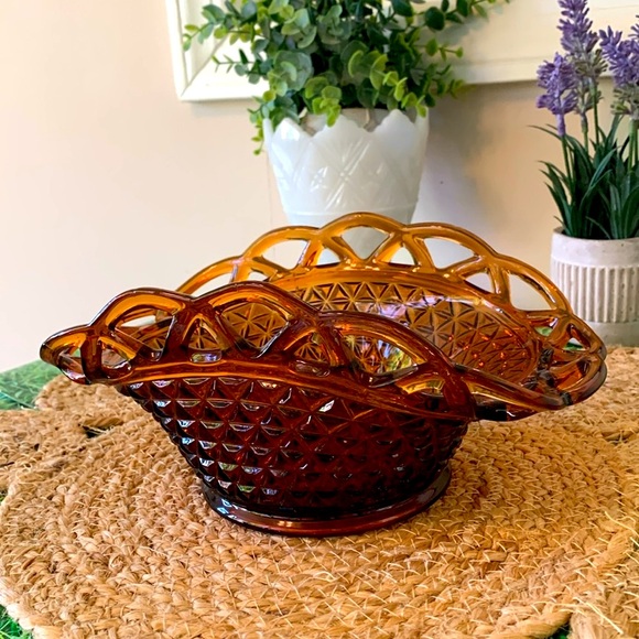 Vintage amber glass basket with lace ruffle trim, EUC - Picture 1 of 16